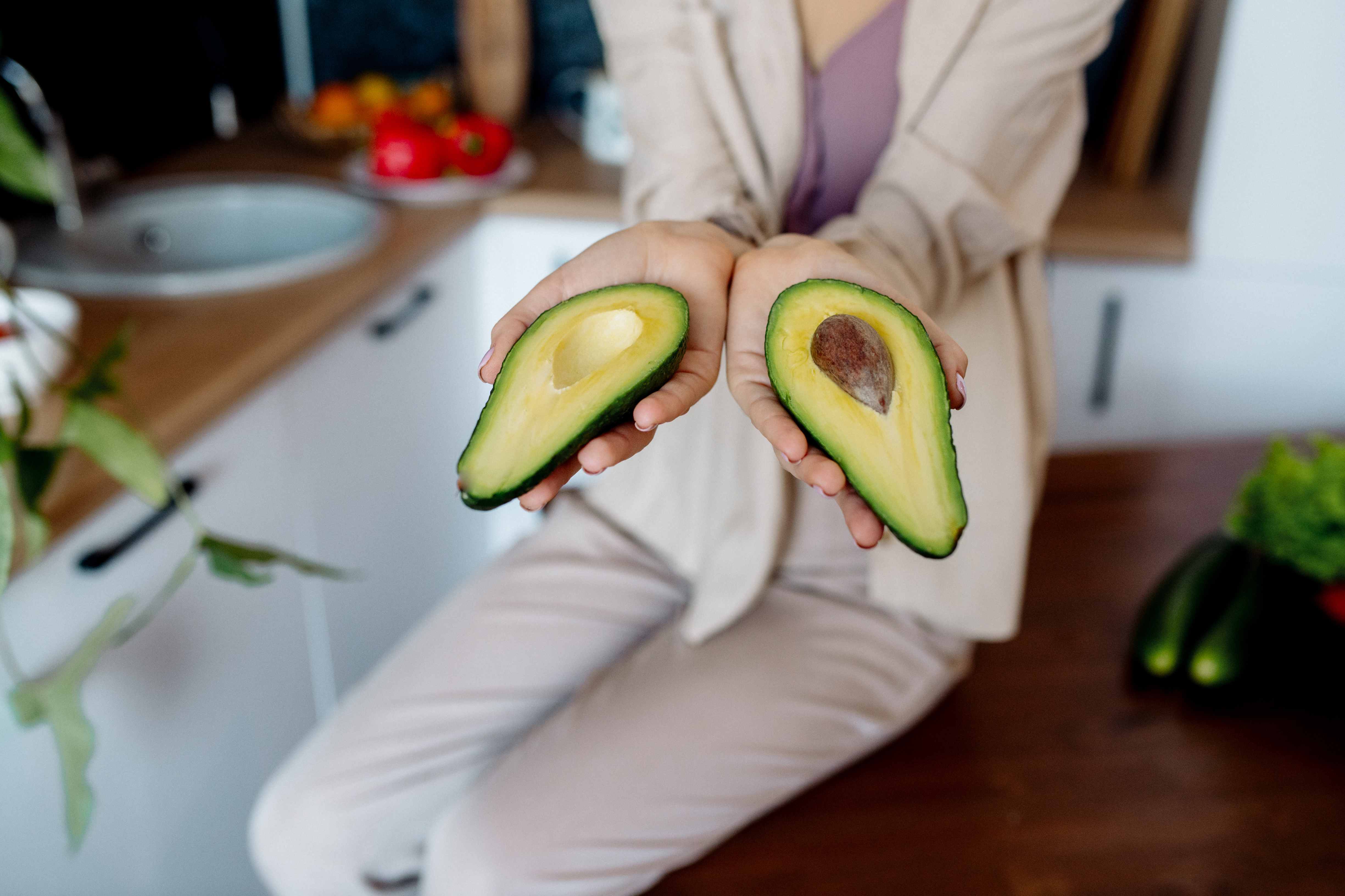 Авокадо и контроль веса: миф или реальность?