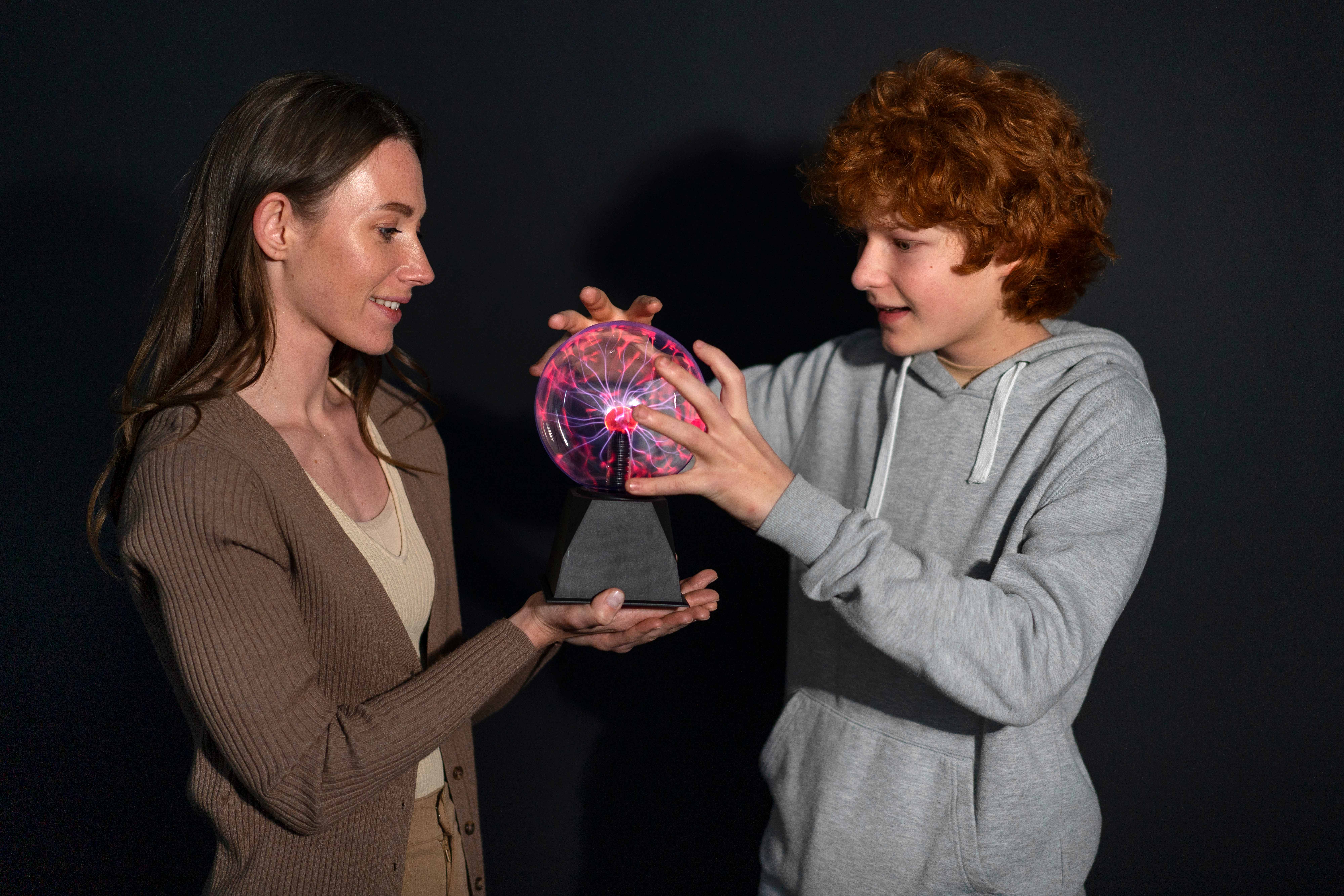 Вербальная и невербальная коммуникация: как они взаимодействуют